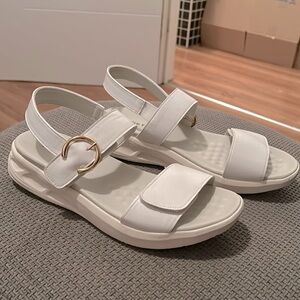 Comfortable white sandals. Gold detail. Trendy :)